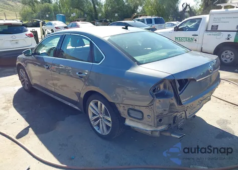 2018 Volkswagen Passat 2.0T Se из США, поврежденный, VIN 1VWBA7A30JC002125